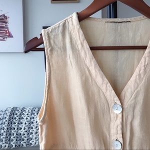 100% Linen Sleeveless Button Up